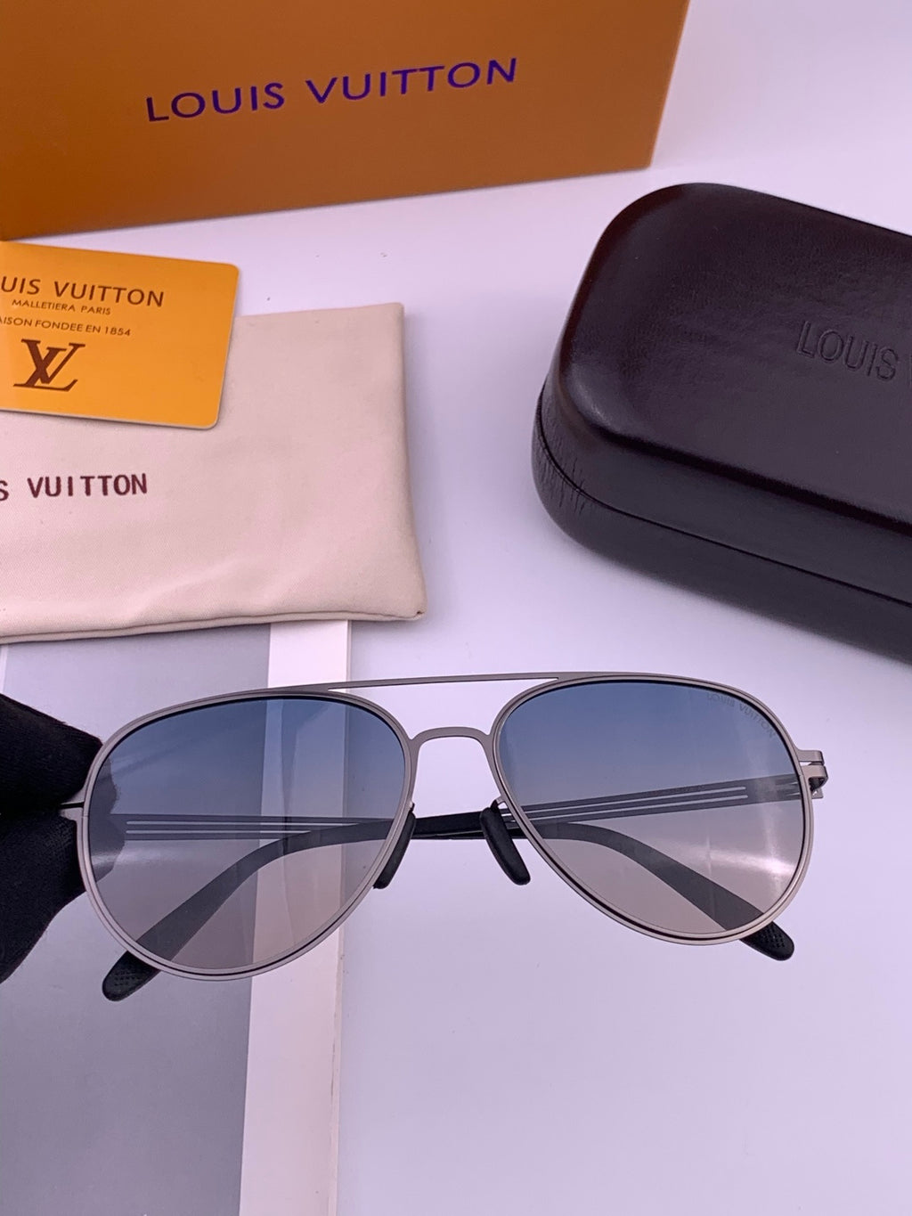 Louis Vuitton L2980 Fashion Blue Lens Sunglasses for Men & Women - 158110