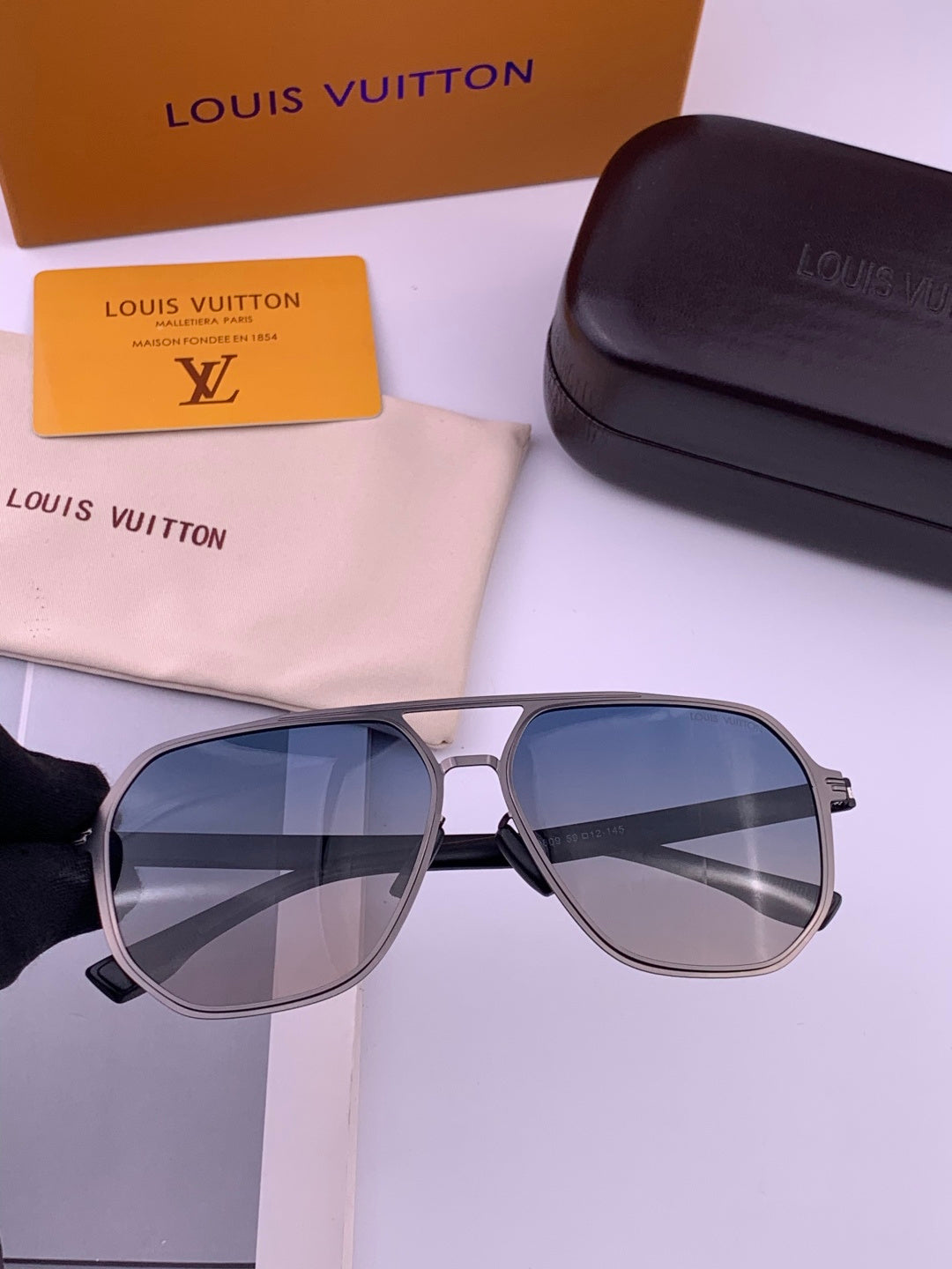 Louis Vuitton L9980 Polarized Aviator Black Lens Sunglasses for Men - detail image 2