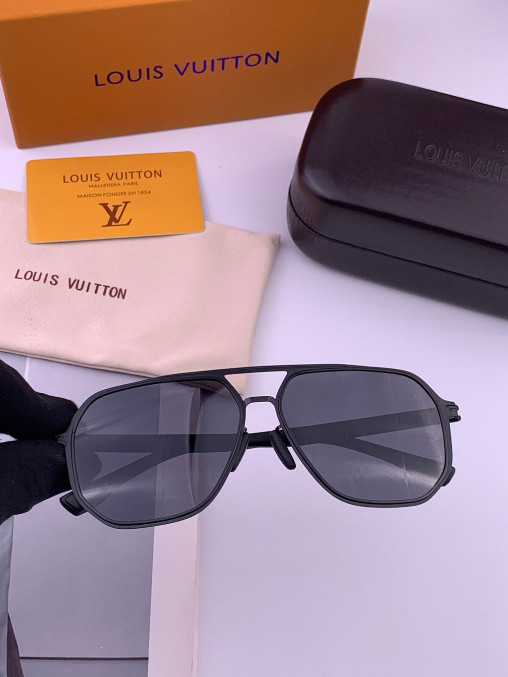 Louis Vuitton L9980 Polarized Aviator Black Lens Sunglasses for Men - detail image 3