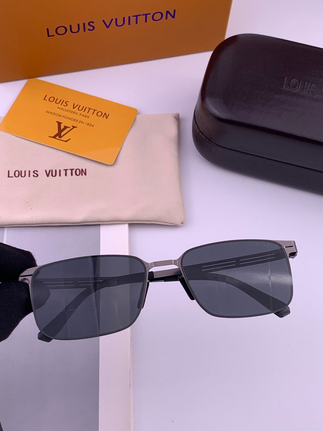 Louis Vuitton L68094 Fashion Black Lens Sunglasses for Men & Women - detail image 2