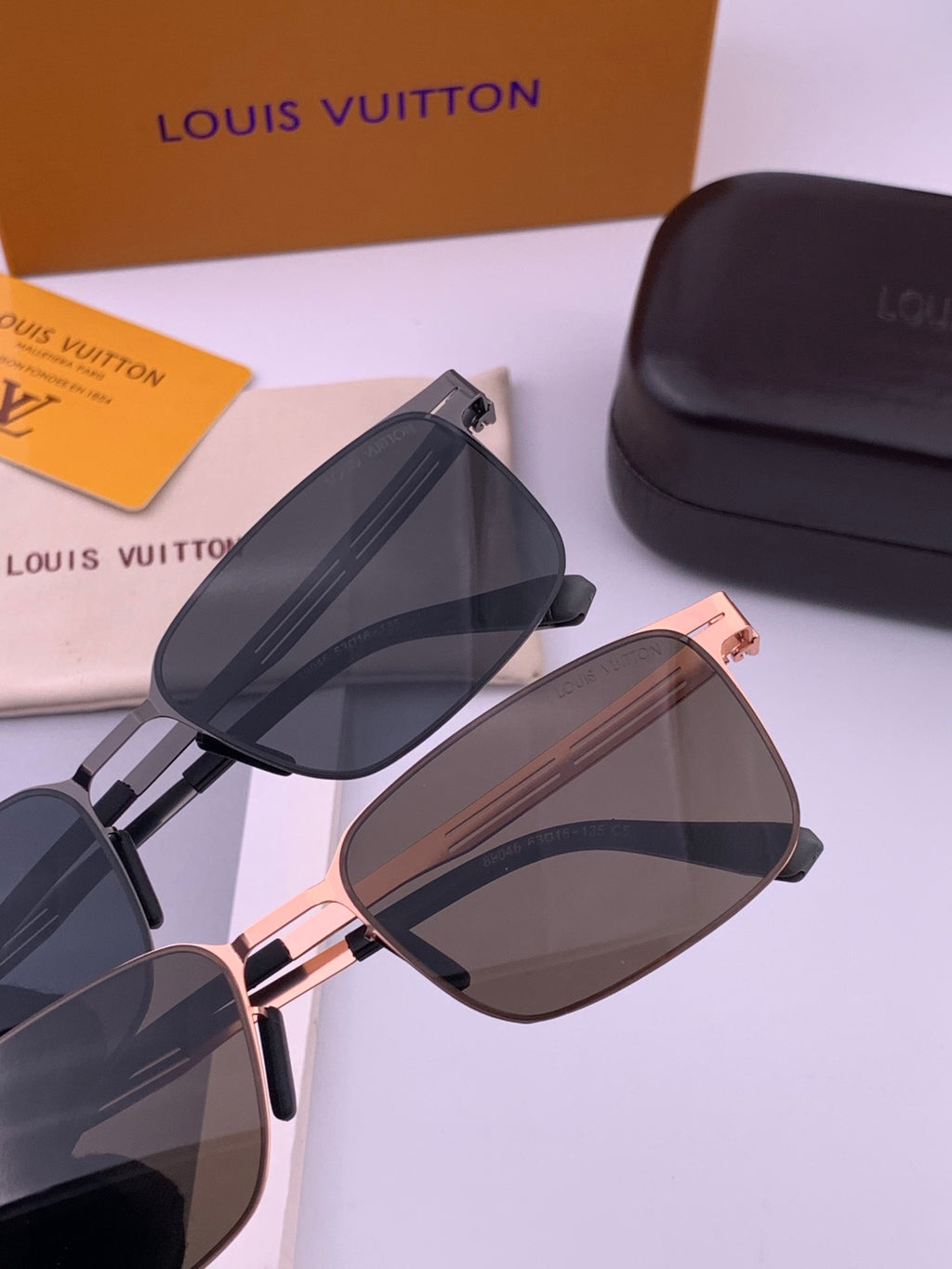 Louis Vuitton L68094 Fashion Black Lens Sunglasses for Men & Women - detail image 5