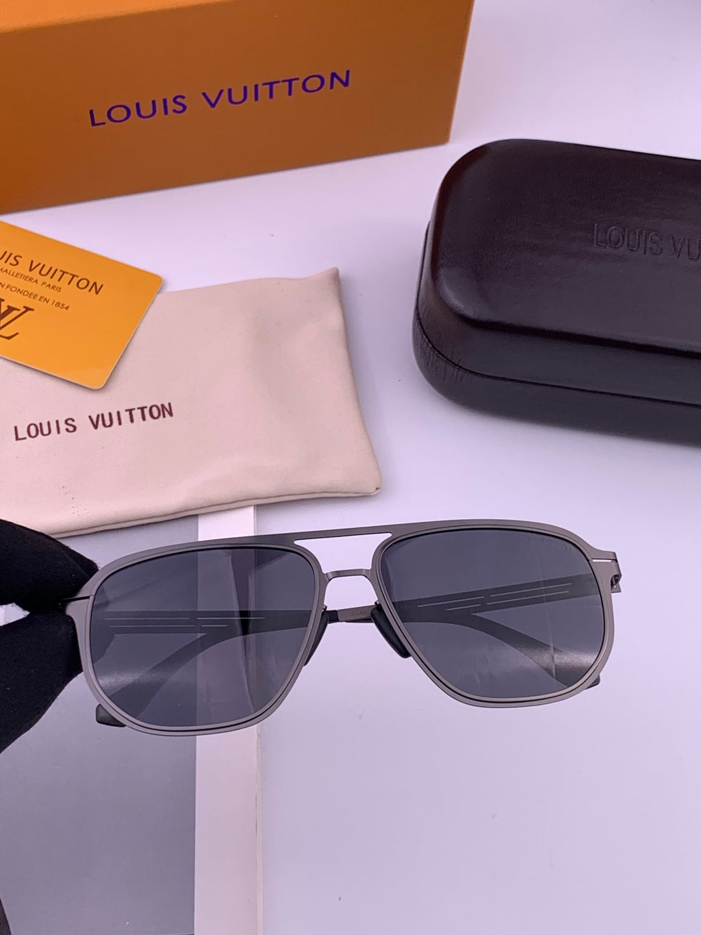 Louis Vuitton L5980 Fashion Purple Lens Sunglasses for Men & Women - detail image 3