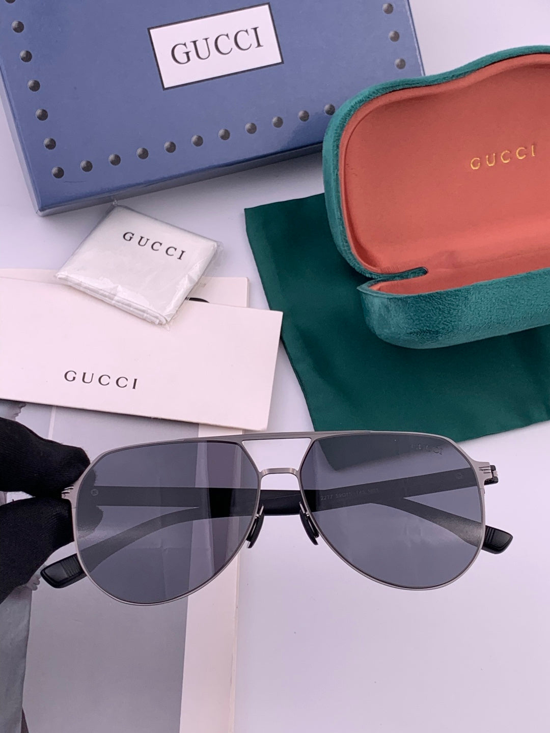 Gucci G7253 Polarized Aviator Gold Lens Sunglasses for Men - detail image 2