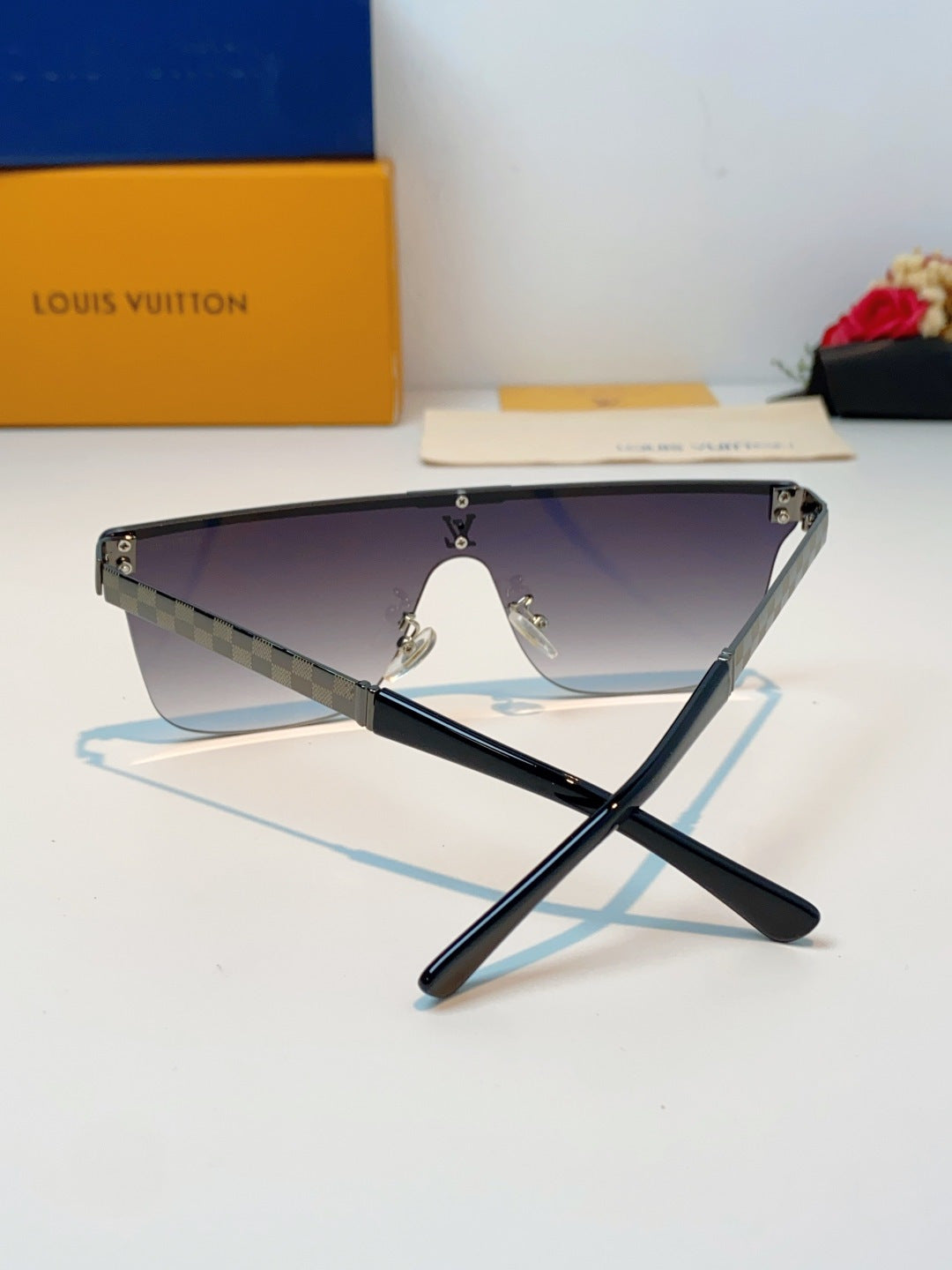 Louis Vuitton Lightweight Rimless Purple Lens Sunglasses for Men & Wo - 158127 - detail image 3