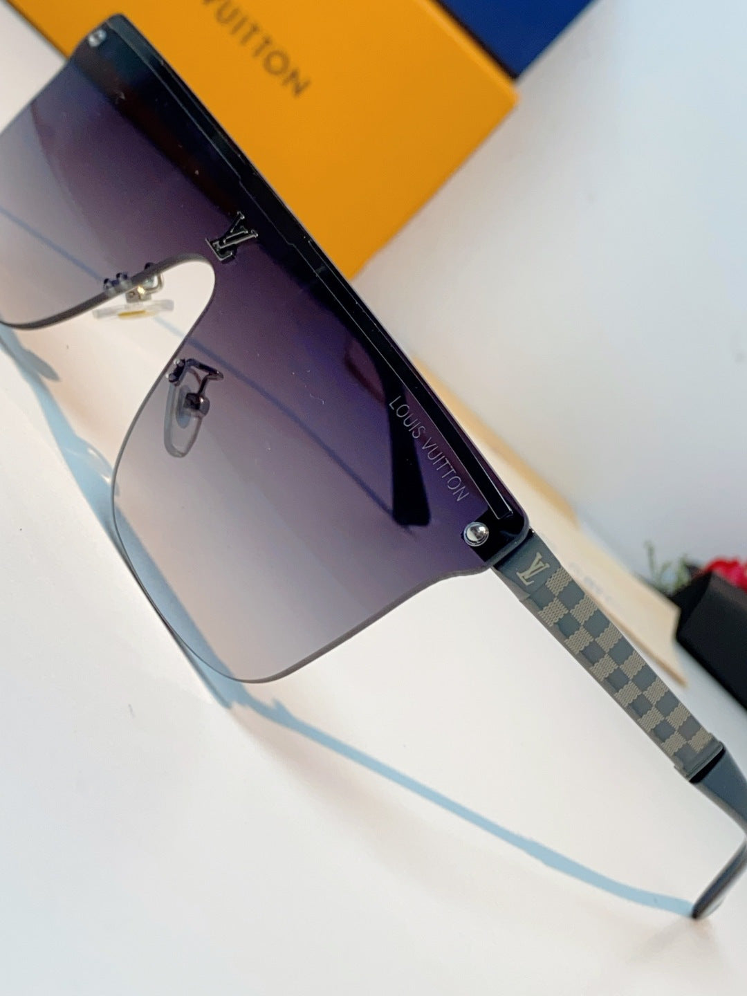 Louis Vuitton Lightweight Rimless Purple Lens Sunglasses for Men & Wo - 158127 - detail image 7