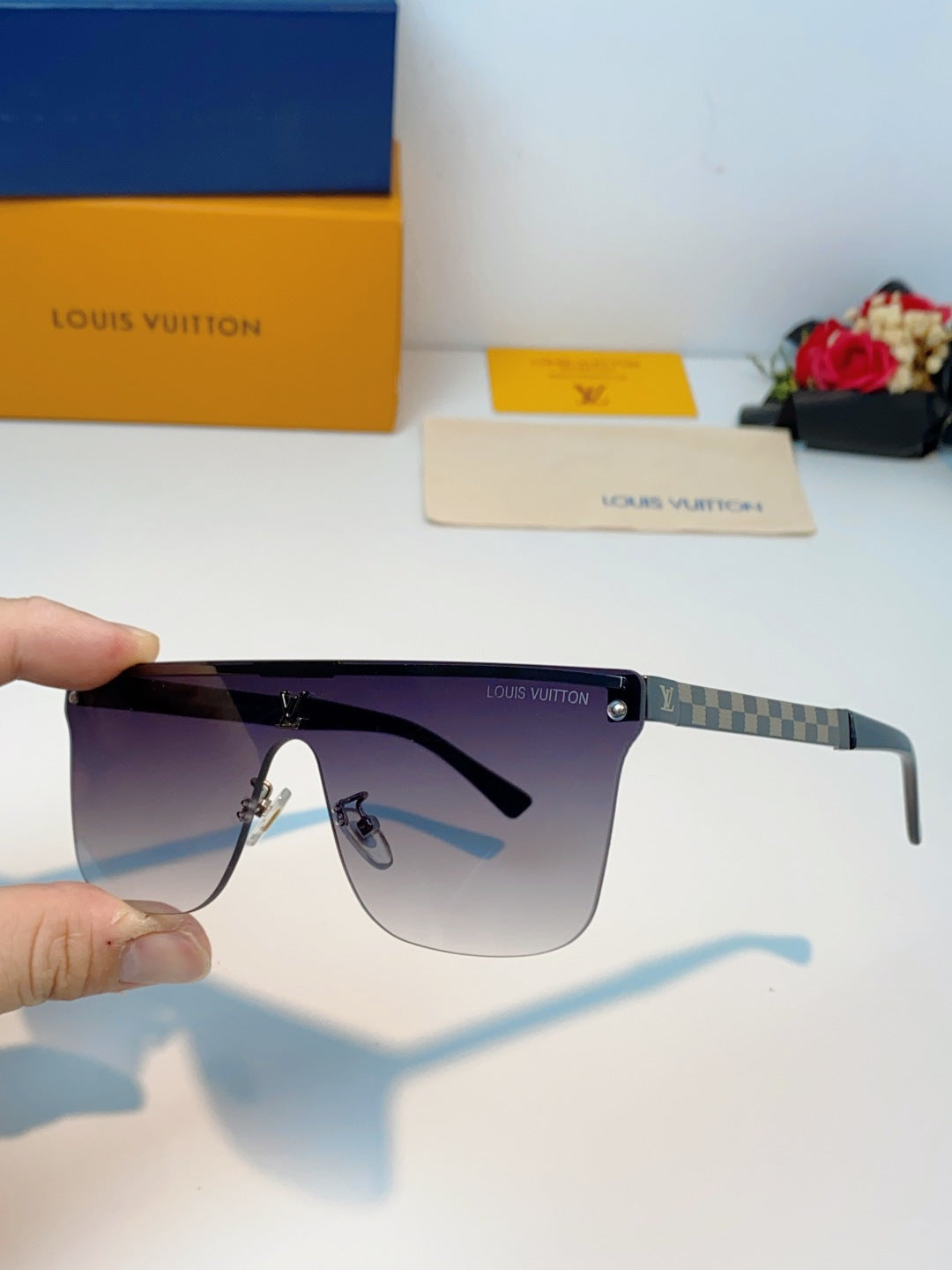 Louis Vuitton Lightweight Rimless Purple Lens Sunglasses for Men & Wo - 158127 - detail image 6