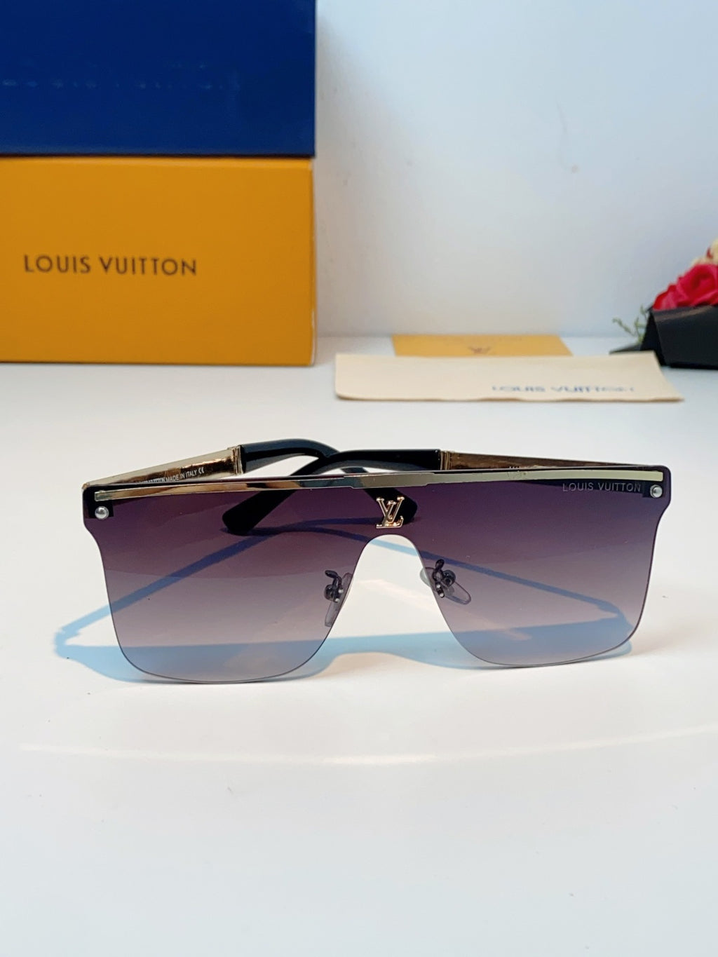 Louis Vuitton Lightweight Rimless Black Lens Sunglasses for Men & Wom - 158129 - detail image 2
