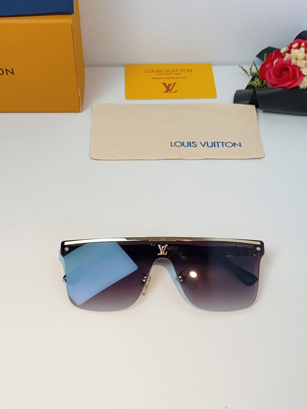 Louis Vuitton Lightweight Rimless Black Lens Sunglasses for Men & Wom - 158129 - detail image 9