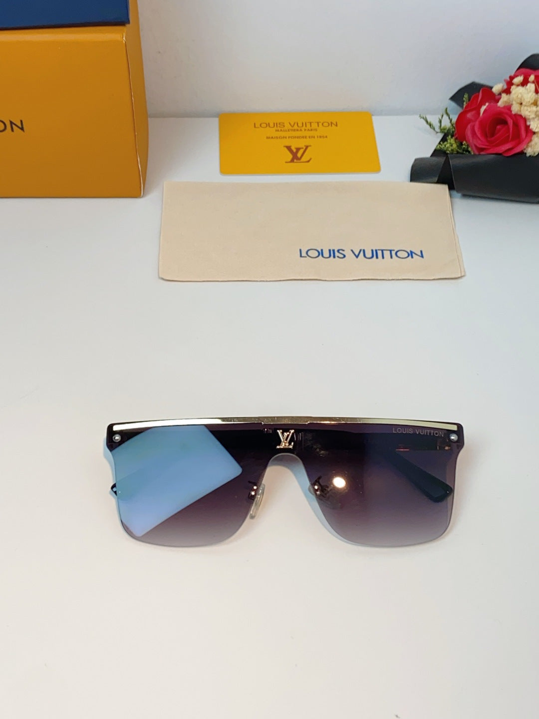 Louis Vuitton Lightweight Rimless Black Lens Sunglasses for Men & Wom - 158129 - detail image 9