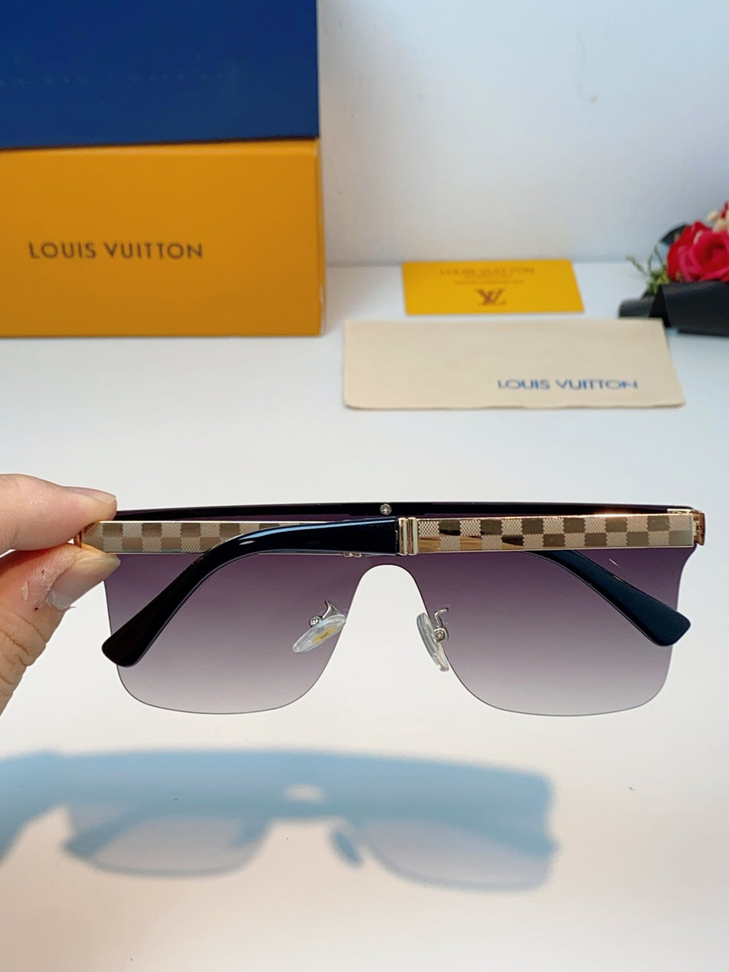 Louis Vuitton Lightweight Rimless Black Lens Sunglasses for Men & Wom - 158129 - detail image 5