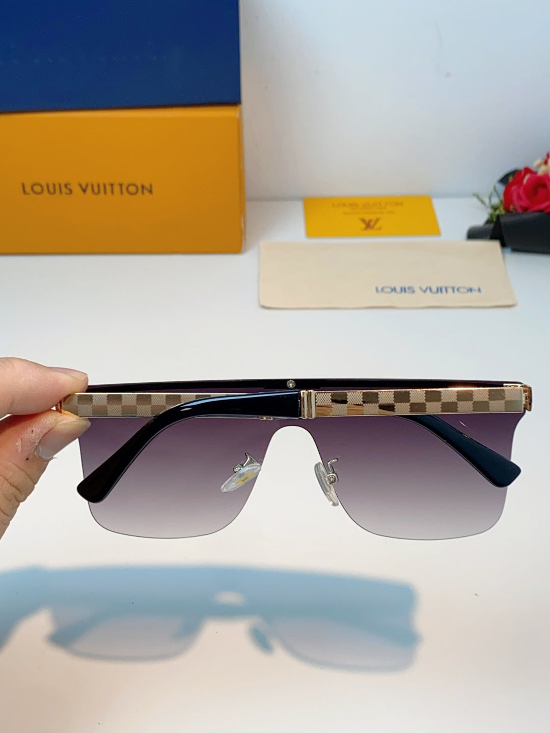 Louis Vuitton Lightweight Rimless Black Lens Sunglasses for Men & Wom - 158129 - detail image 5