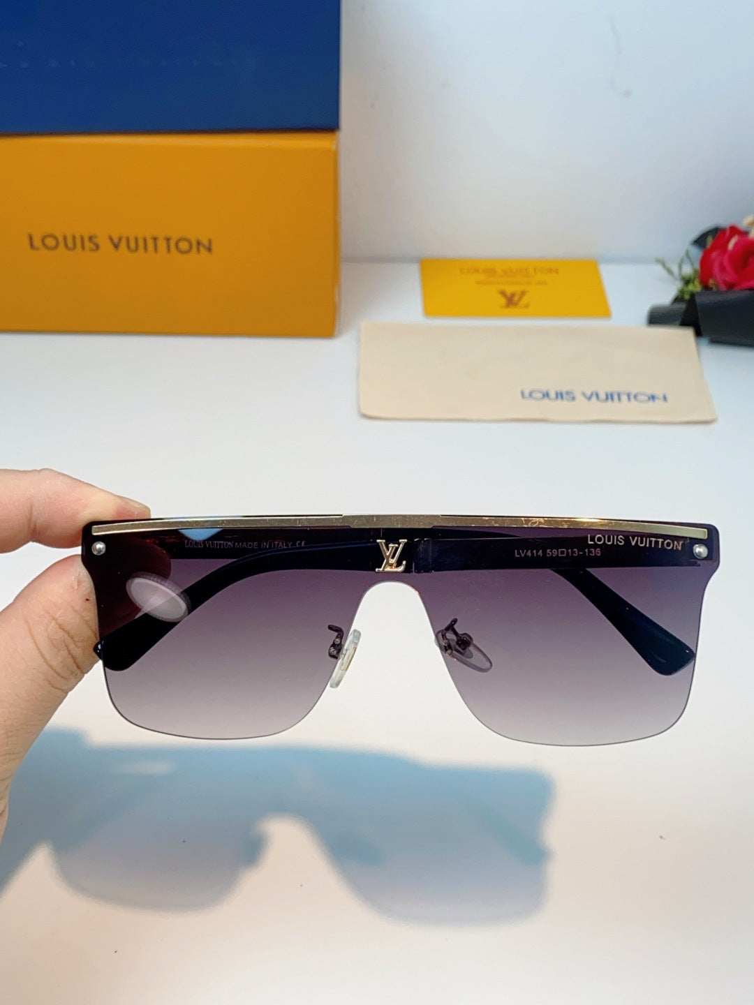 Louis Vuitton Lightweight Rimless Black Lens Sunglasses for Men & Wom - 158129 - detail image 4