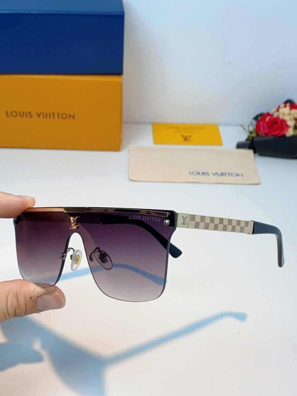 Louis Vuitton Lightweight Rimless Black Lens Sunglasses for Men & Wom - 158129 - detail image 6