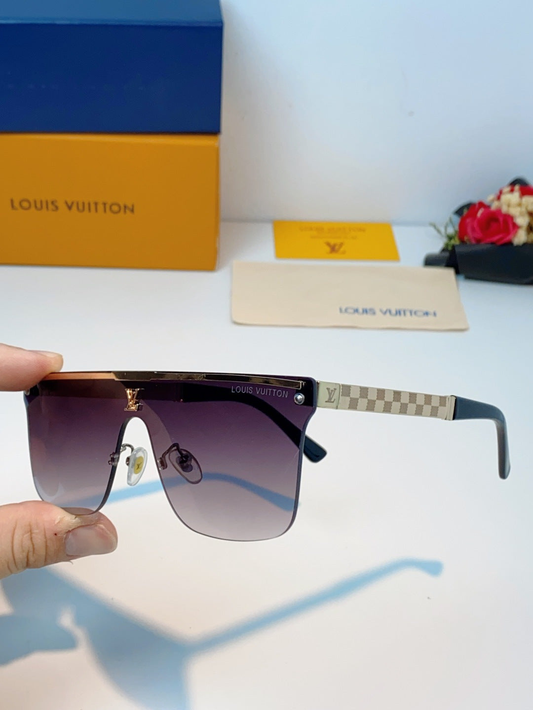 Louis Vuitton Lightweight Rimless Black Lens Sunglasses for Men & Wom - 158129 - detail image 6