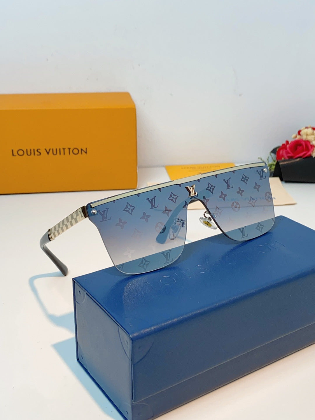 Louis Vuitton Lightweight Rimless Blue Lens Sunglasses for Men & Women - detail image 10