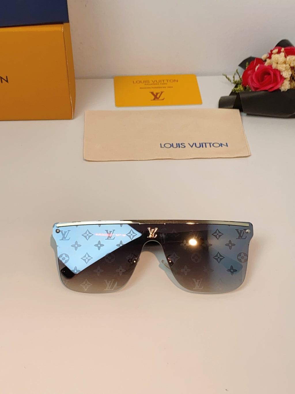 Louis Vuitton Lightweight Rimless Blue Lens Sunglasses for Men & Women - detail image 9