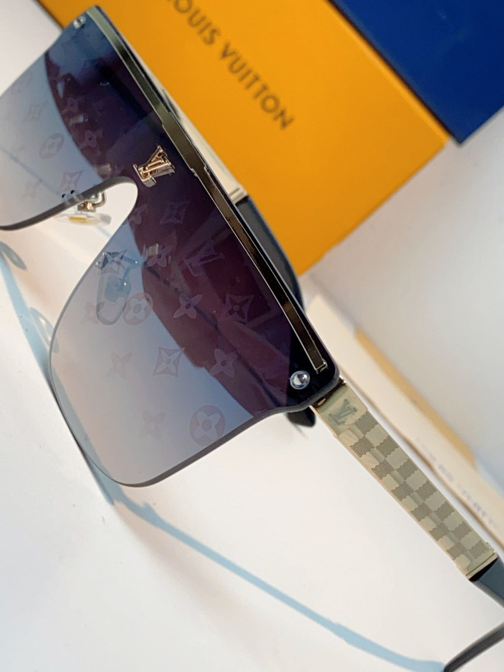 Louis Vuitton Lightweight Rimless Blue Lens Sunglasses for Men & Women - detail image 7