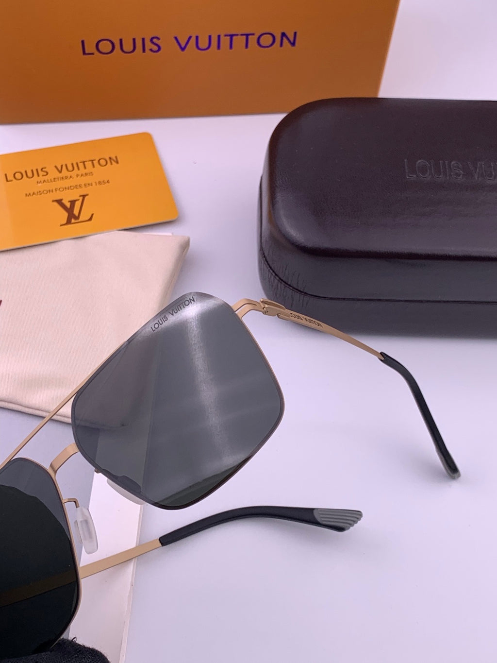 Louis Vuitton L3514 Fashion Black Lens Sunglasses for Men & Women - detail image 7