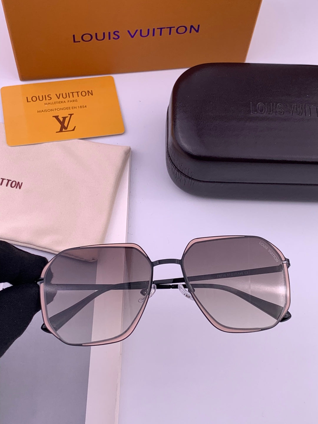 Louis Vuitton L6871 Polarized Oversized Gray Lens Sunglasses for Men & Women - detail image 2