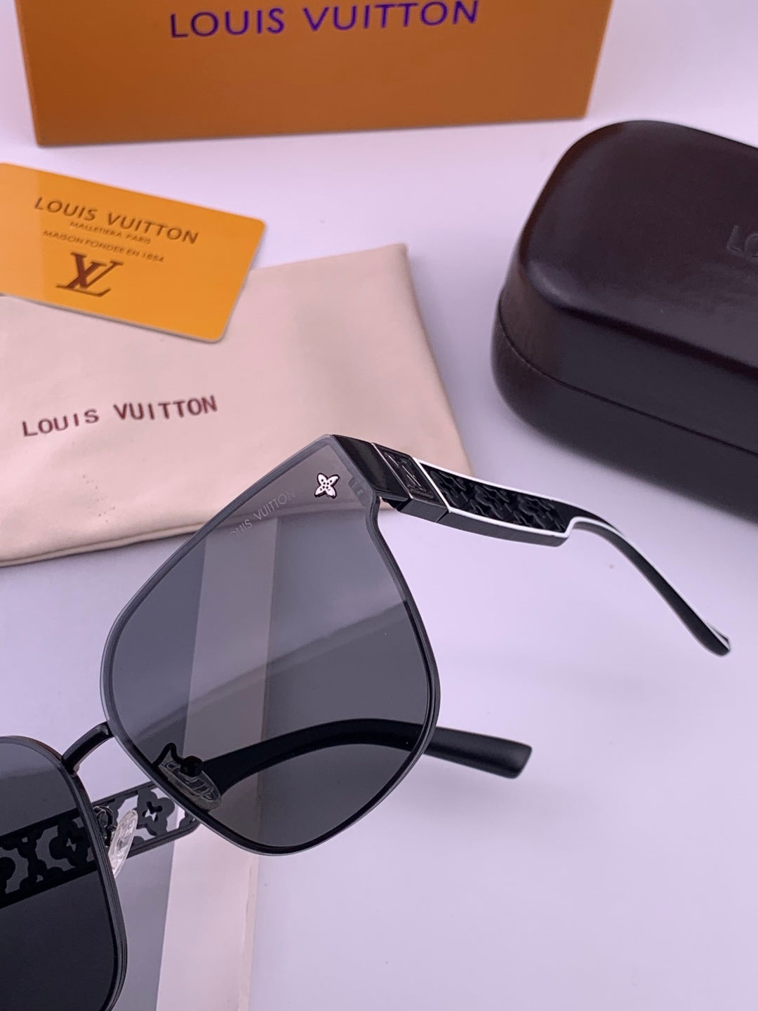 Louis Vuitton L8190 Polarized Square Gray Lens Sunglasses for Men & Women - detail image 6