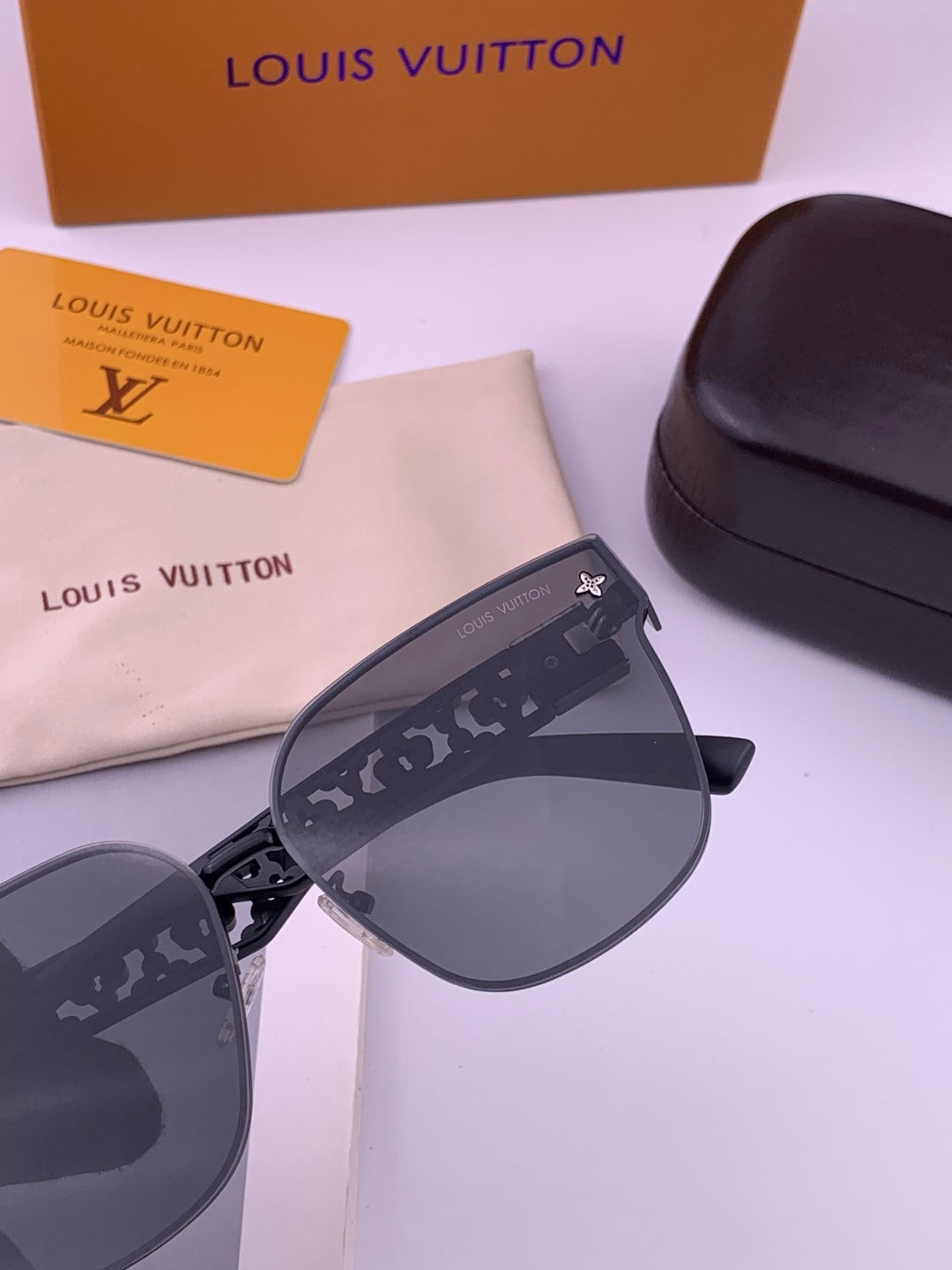 Louis Vuitton L8190 Polarized Square Gray Lens Sunglasses for Men & Women - detail image 3