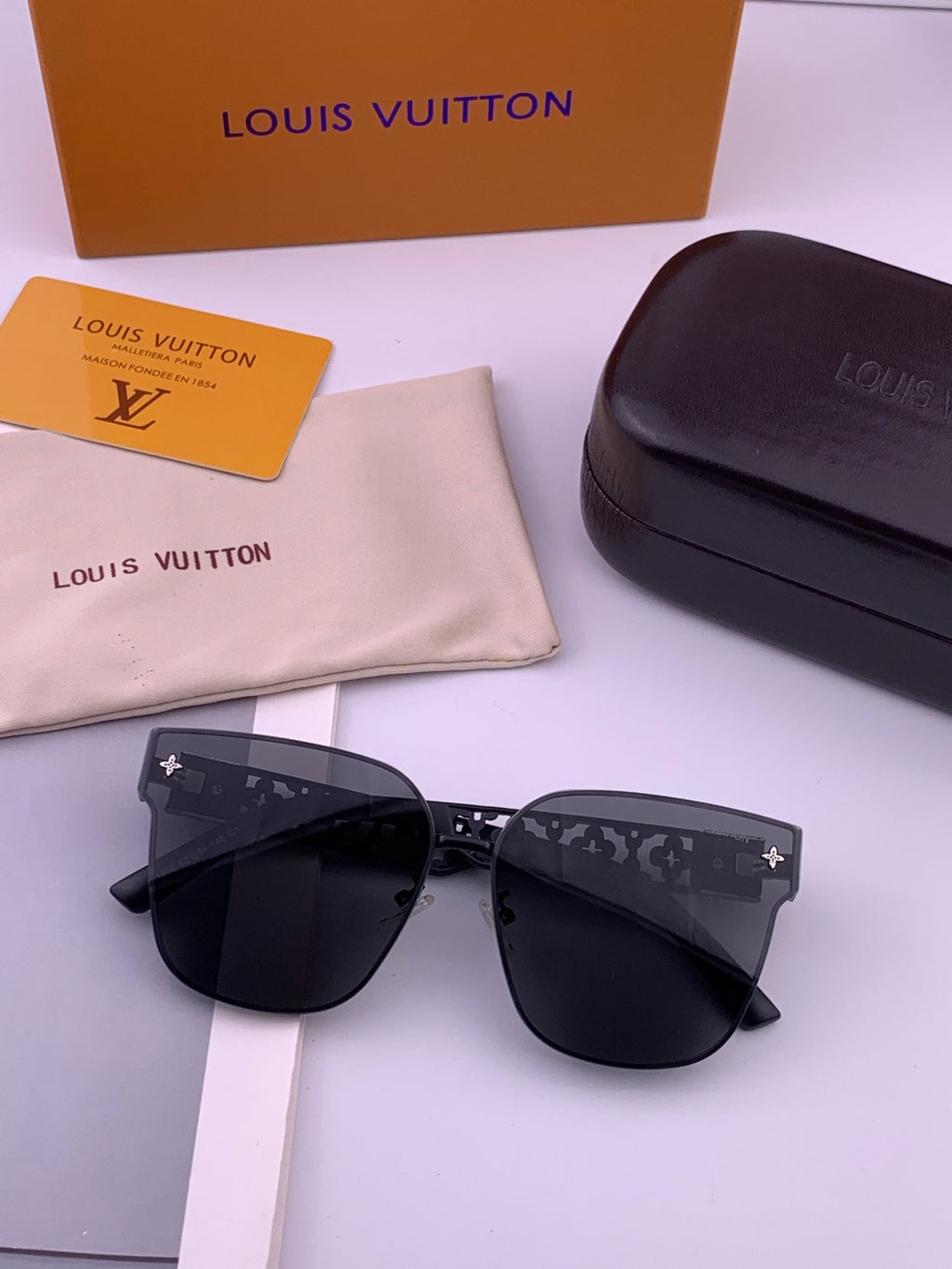 Louis Vuitton L8190 Polarized Square Gray Lens Sunglasses for Men & Women - detail image 4