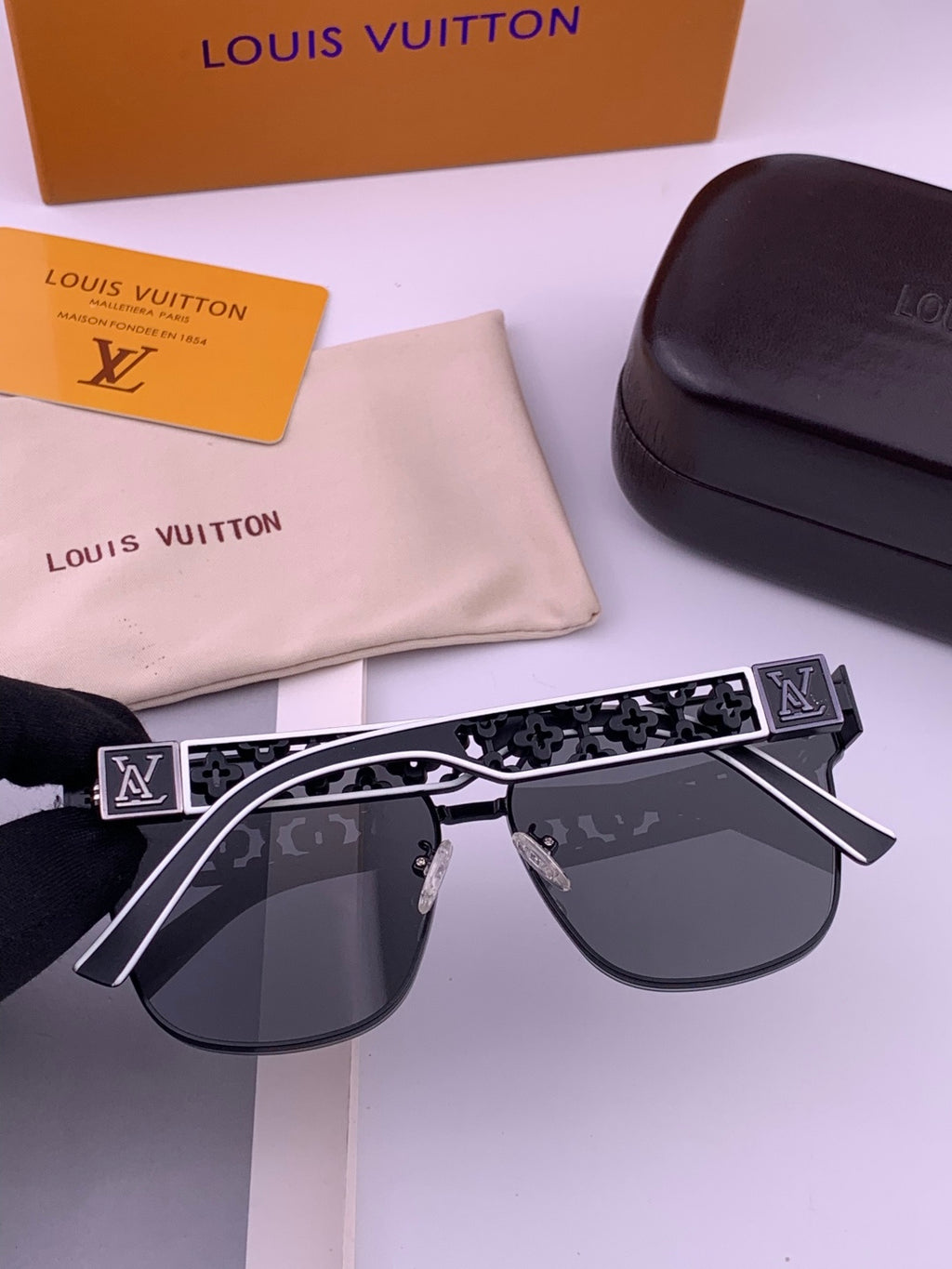 Louis Vuitton L8190 Polarized Square Gray Lens Sunglasses for Men & Women - detail image 7