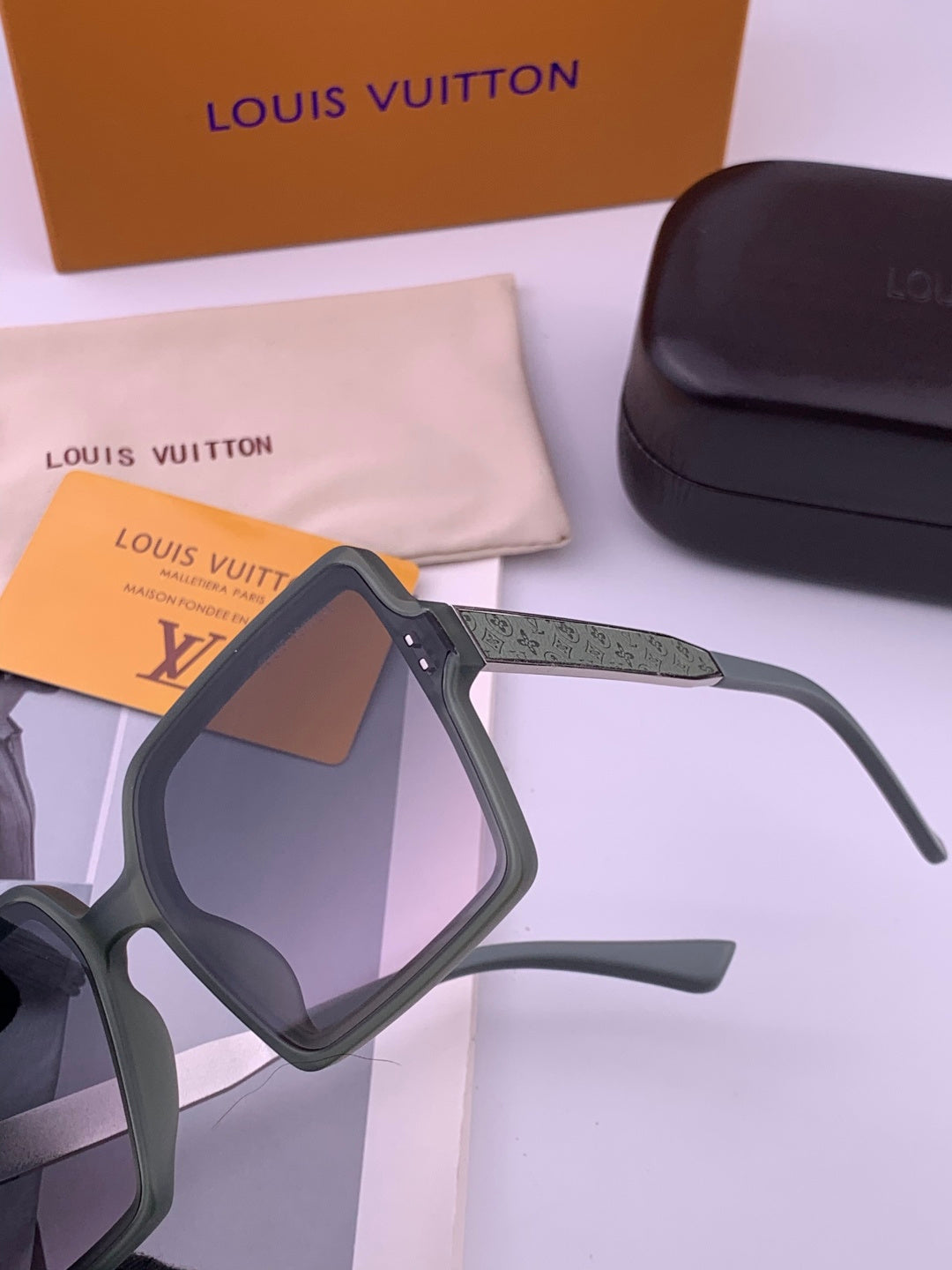 Louis Vuitton L1577 Polarized Square Gray Lens Sunglasses for Men & W - 158165 - detail image 2