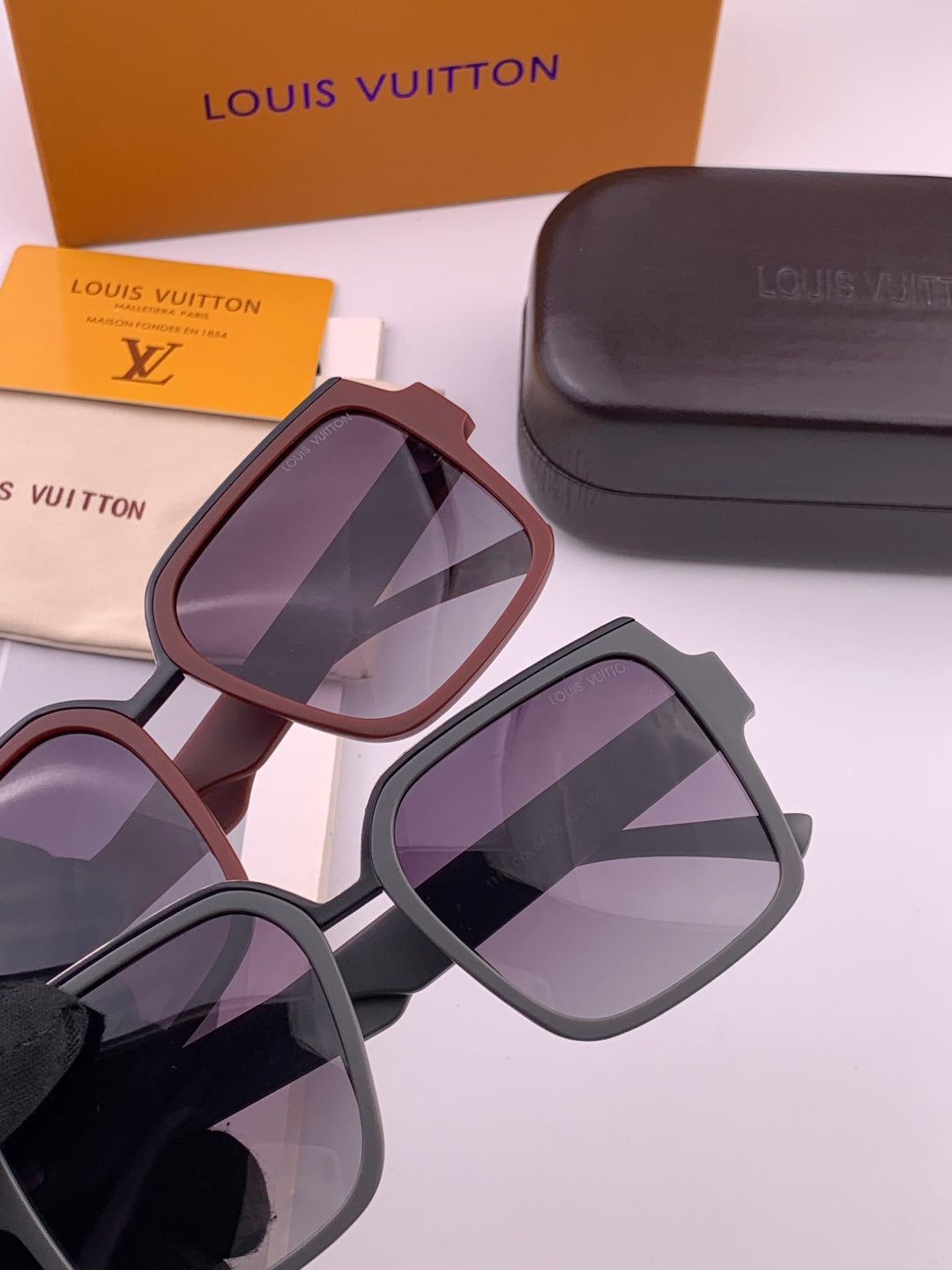 Louis Vuitton L7111 Polarized Square Gold Lens Sunglasses for Men & Women - detail image 3