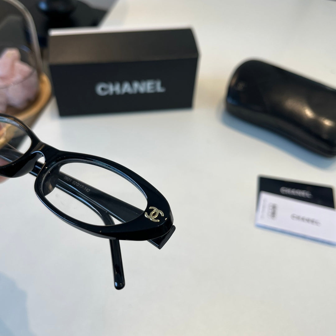 Chanel Oversized Silver Lens Sunglasses for Men & Women - 371832 - detail image 6