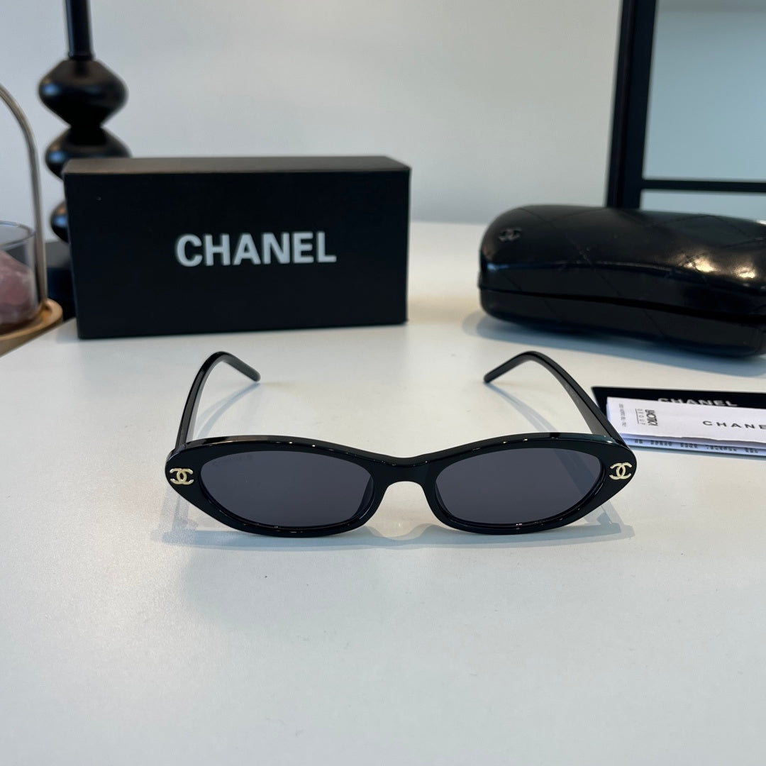 Chanel Oversized Silver Lens Sunglasses for Men & Women - 448995 - detail image 2