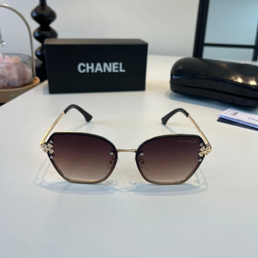 Chanel Oversized Silver Lens Sunglasses for Men & Women - 486558 - detail image 2