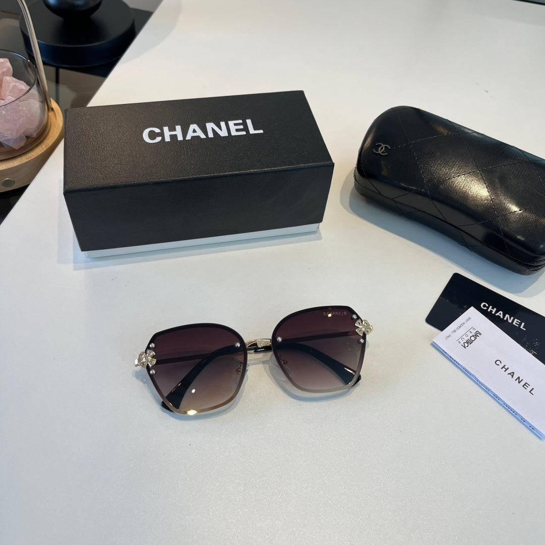 Chanel Oversized Silver Lens Sunglasses for Men & Women - 158360 - detail image 4