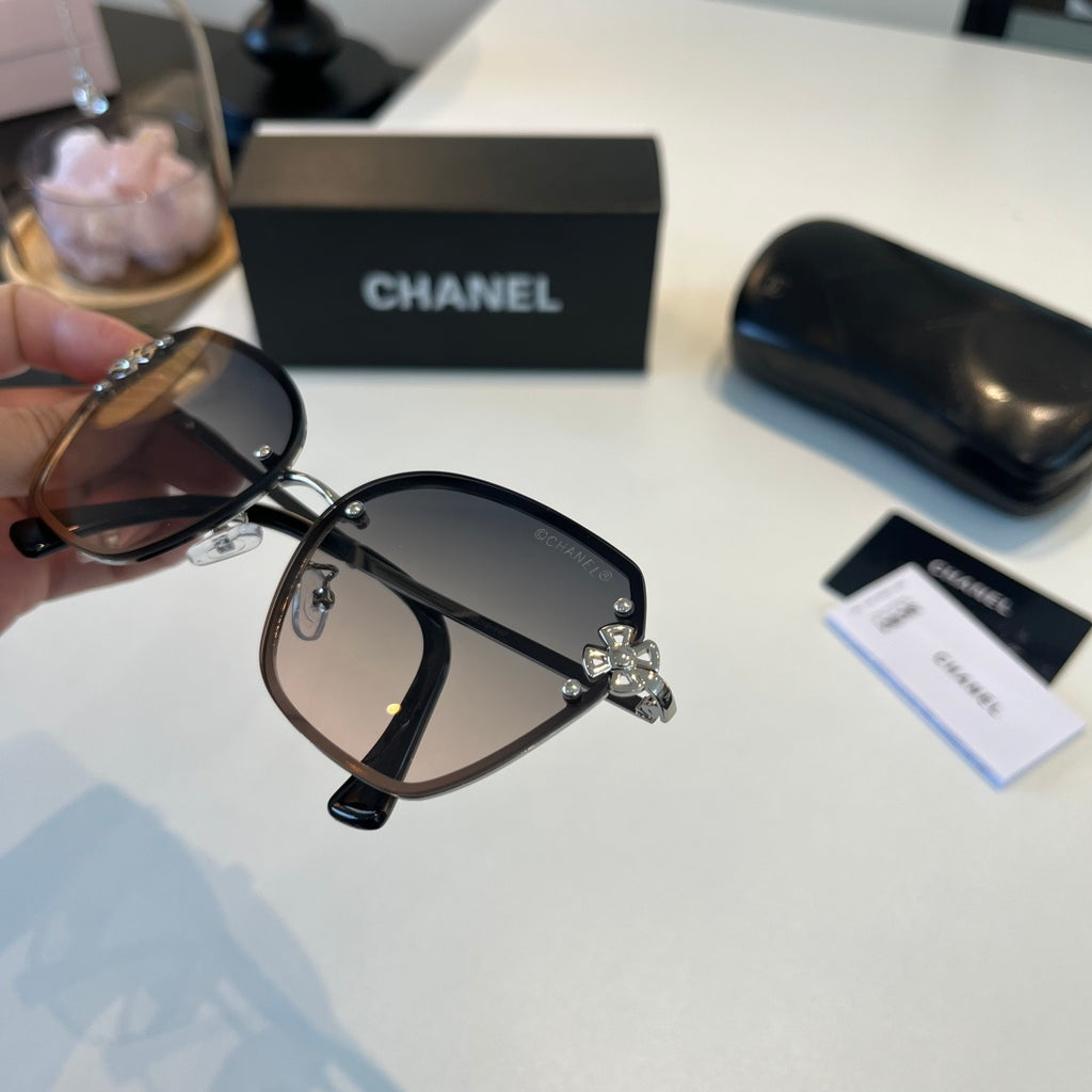 Chanel Oversized Silver Lens Sunglasses for Men & Women - 158361 - detail image 5