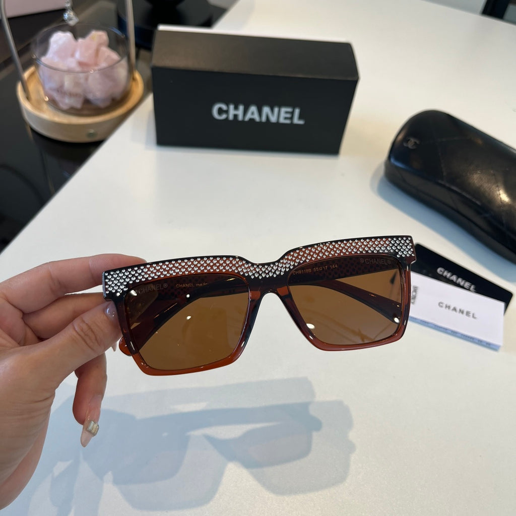 Chanel Fashion Black Lens Sunglasses for Men & Women - 158366 - detail image 4