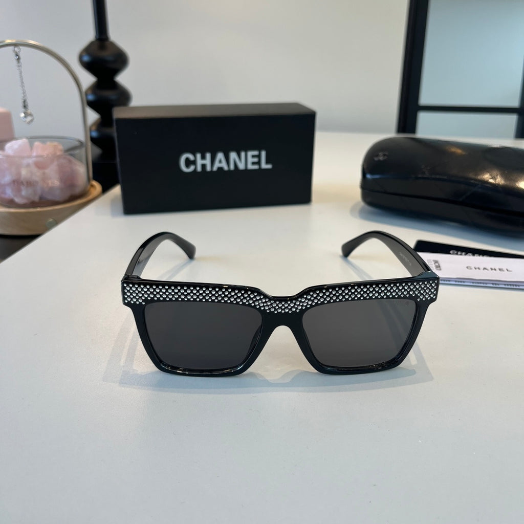Chanel Fashion Black Lens Sunglasses for Men & Women - 158367 - detail image 2