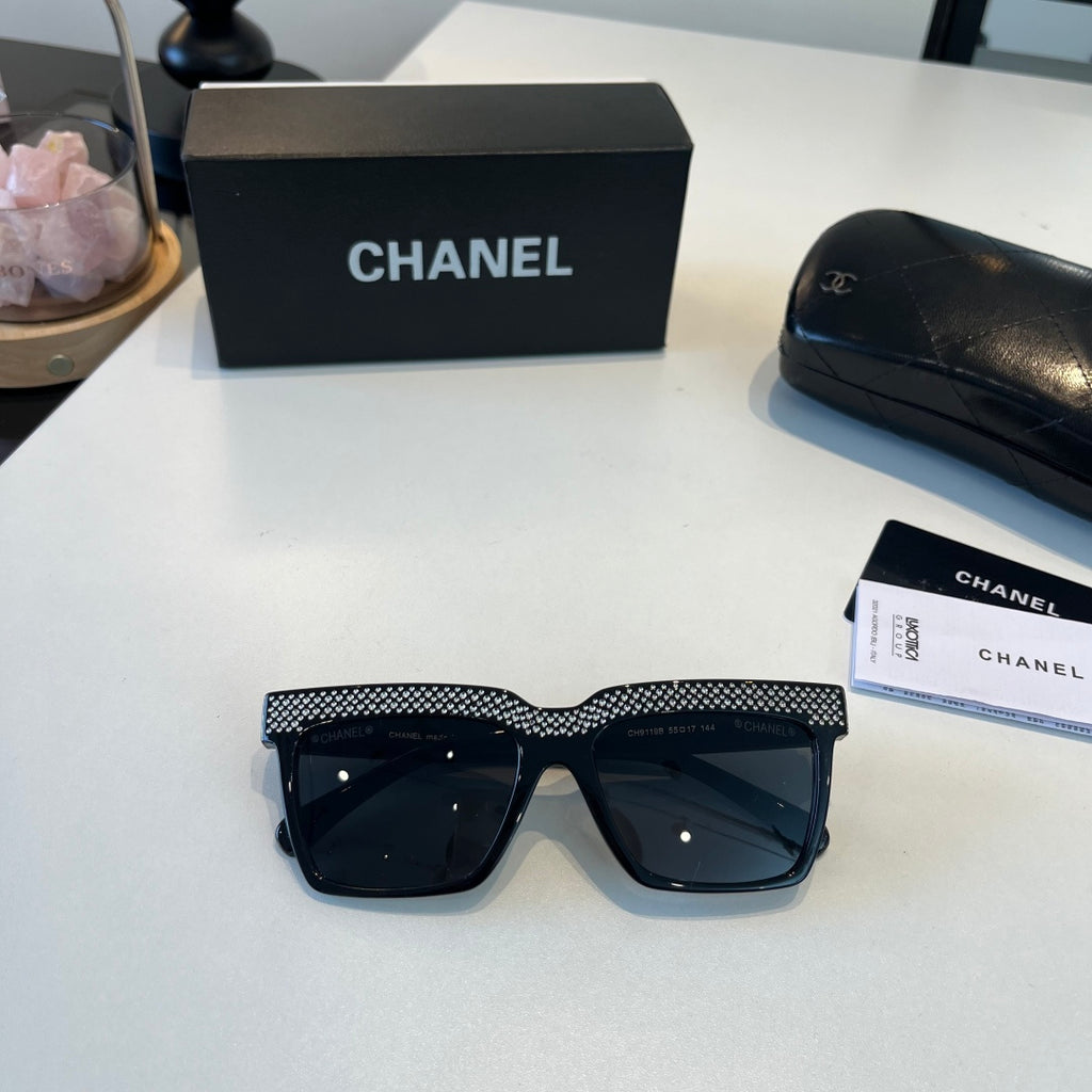 Chanel Fashion Black Lens Sunglasses for Men & Women - 158367 - detail image 4