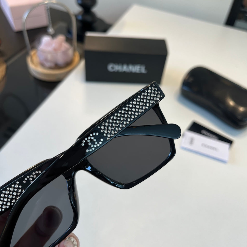 Chanel Fashion Black Lens Sunglasses for Men & Women - 371843 - detail image 7