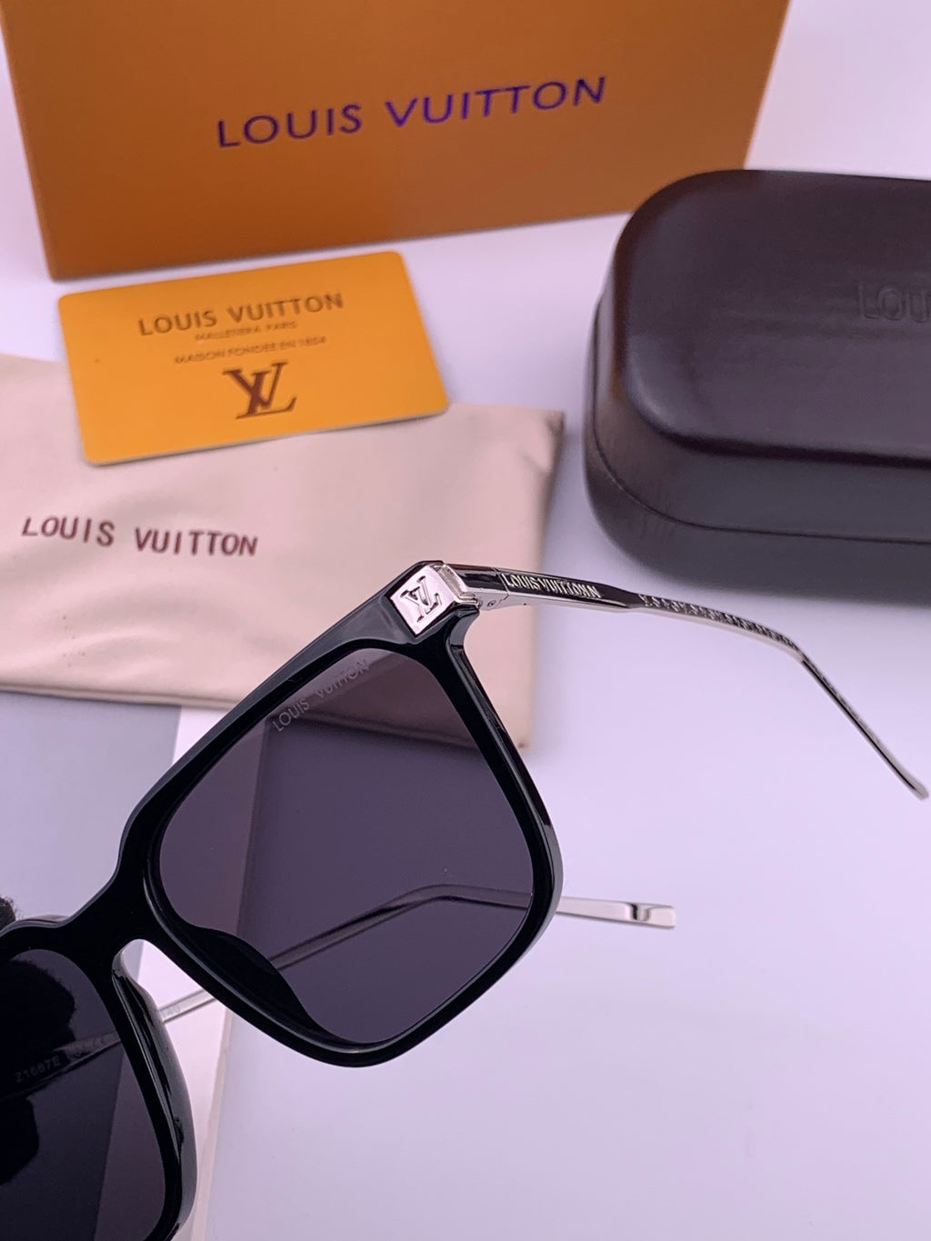 Louis Vuitton L7166 Aviator Gold Lens Sunglasses for Men & Women - 158175 - detail image 4