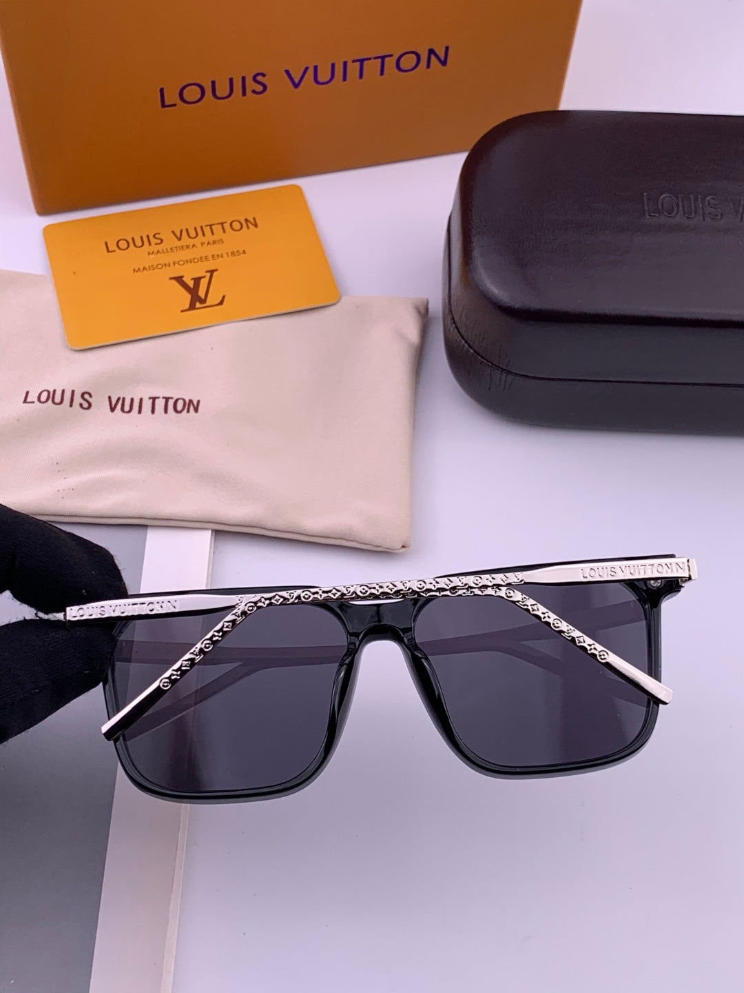 Louis Vuitton L7166 Aviator Gold Lens Sunglasses for Men & Women - 158175 - detail image 3