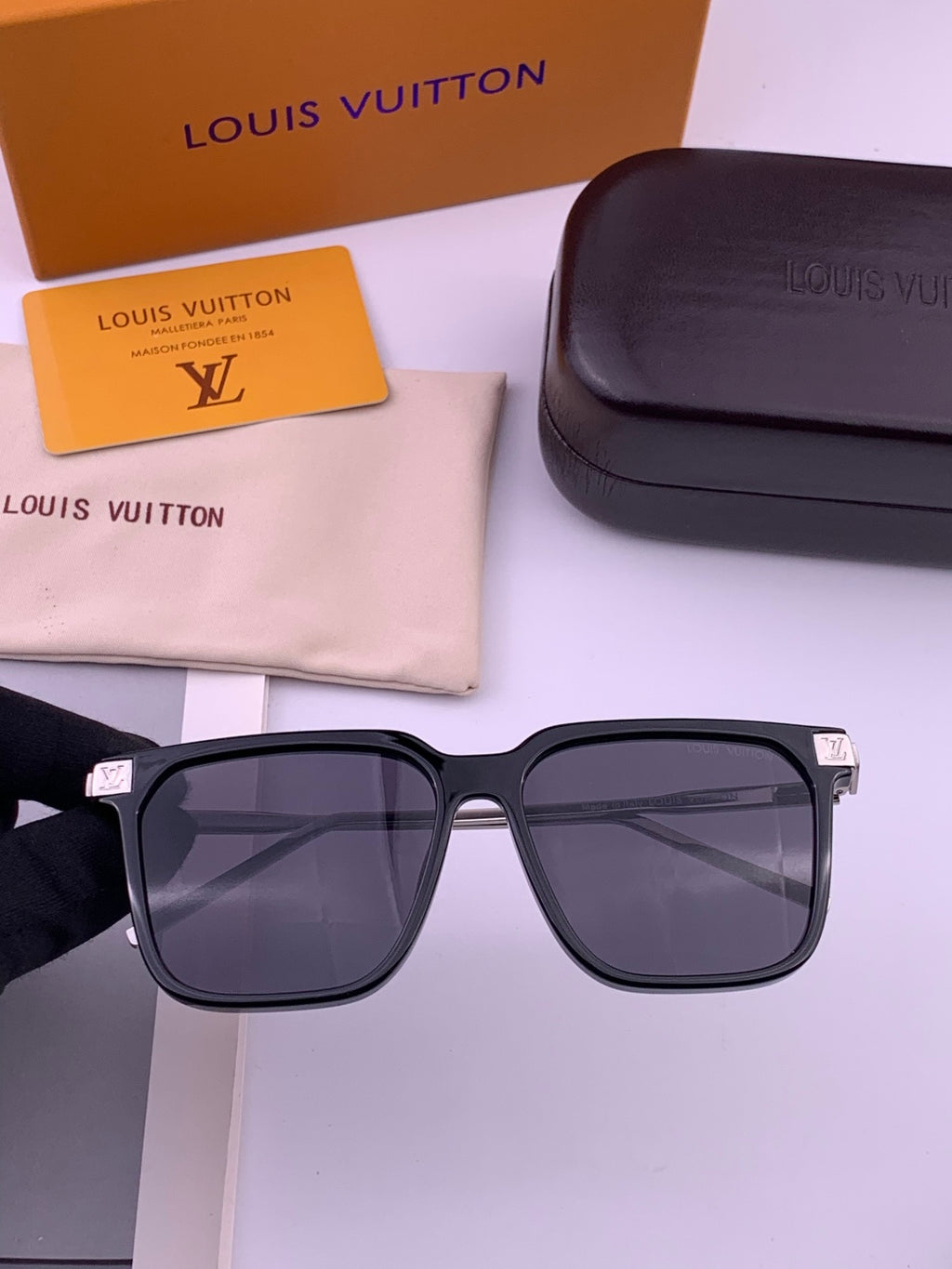 Louis Vuitton L7166 Aviator Gold Lens Sunglasses for Men & Women - 158175