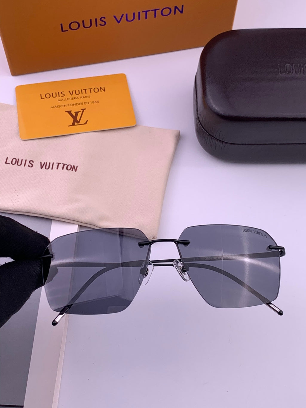 Louis Vuitton L2253 Polarized Aviator Blue Lens Sunglasses for Men - 158176