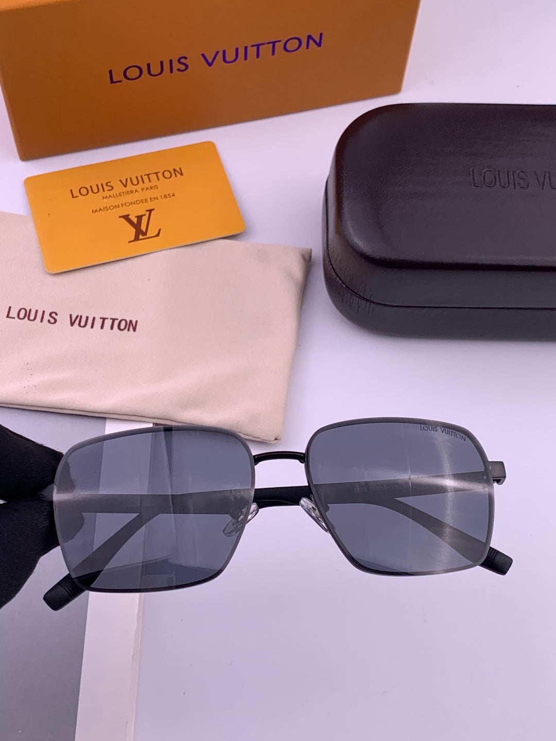 Louis Vuitton L5253 Polarized Aviator Gray Lens Sunglasses for Men - detail image 2