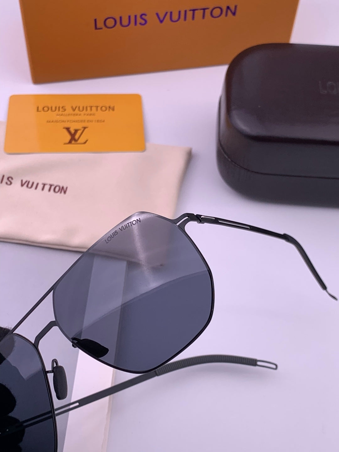 Louis Vuitton L7860 Fashion Blue Lens Sunglasses for Men & Women - detail image 5