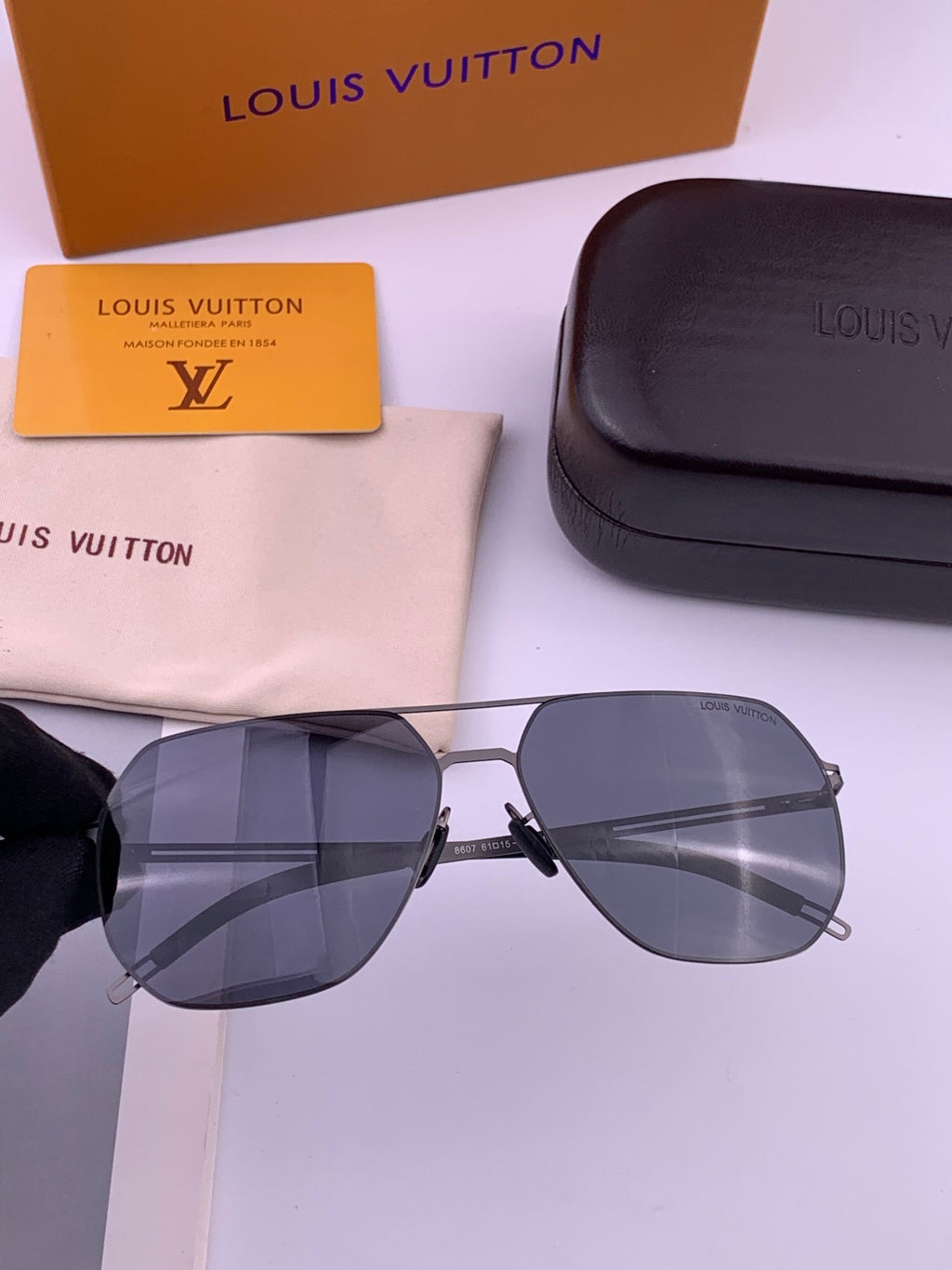 Louis Vuitton L7860 Fashion Blue Lens Sunglasses for Men & Women - detail image 2