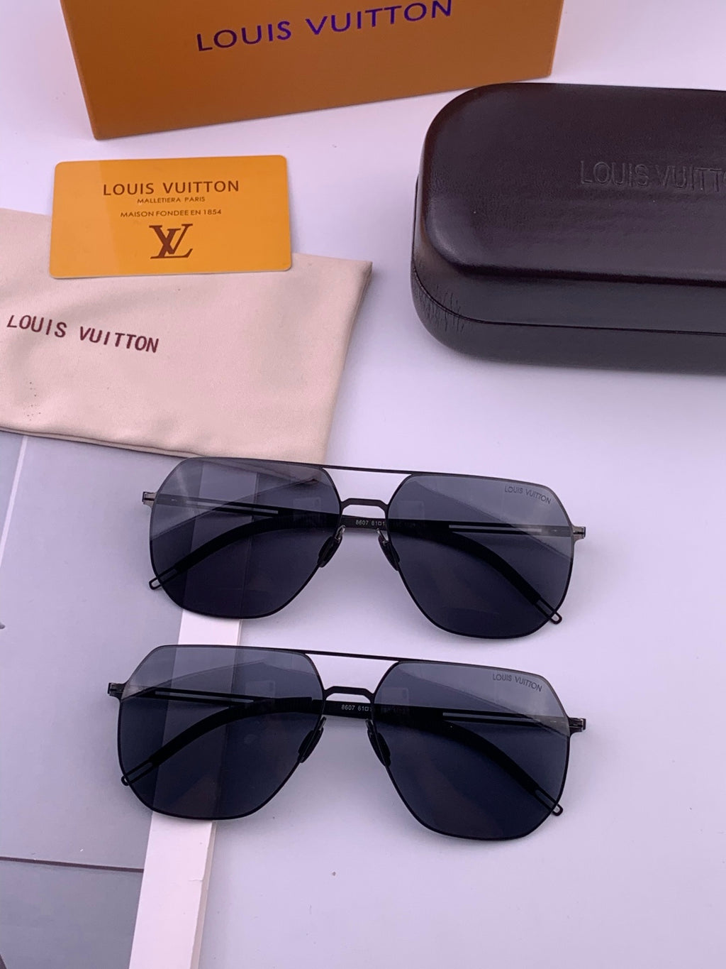Louis Vuitton L7860 Fashion Blue Lens Sunglasses for Men & Women - detail image 8