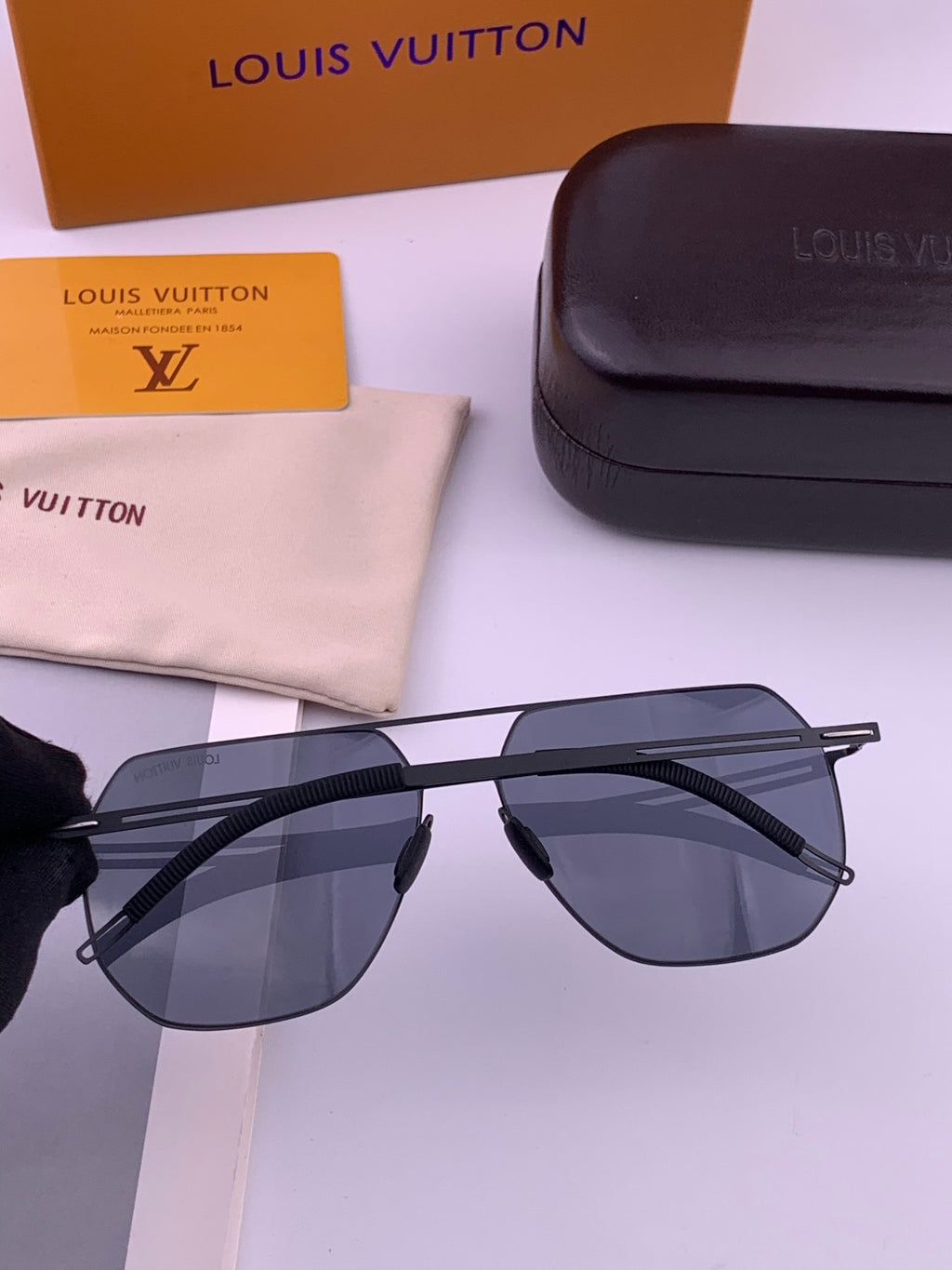 Louis Vuitton L7860 Fashion Blue Lens Sunglasses for Men & Women - detail image 6