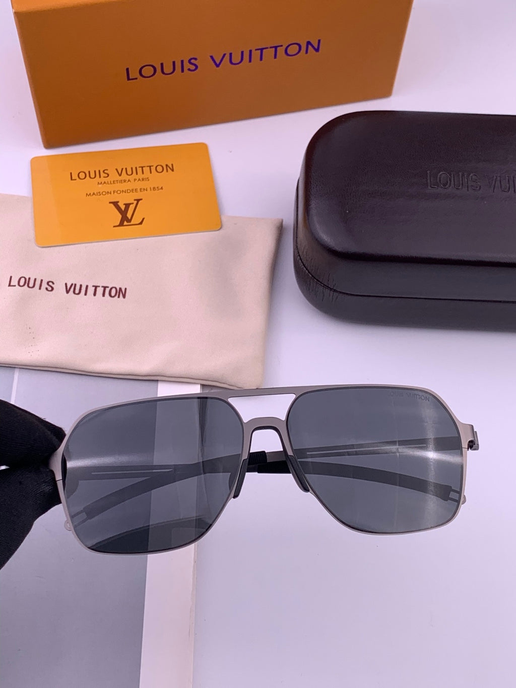 Louis Vuitton L7397 Polarized Aviator Gray Lens Sunglasses for Men - detail image 3