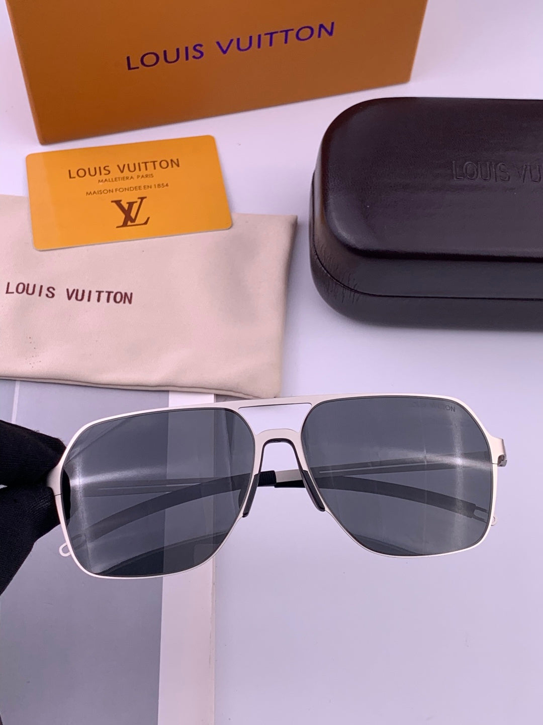Louis Vuitton L7397 Polarized Aviator Gray Lens Sunglasses for Men - detail image 2