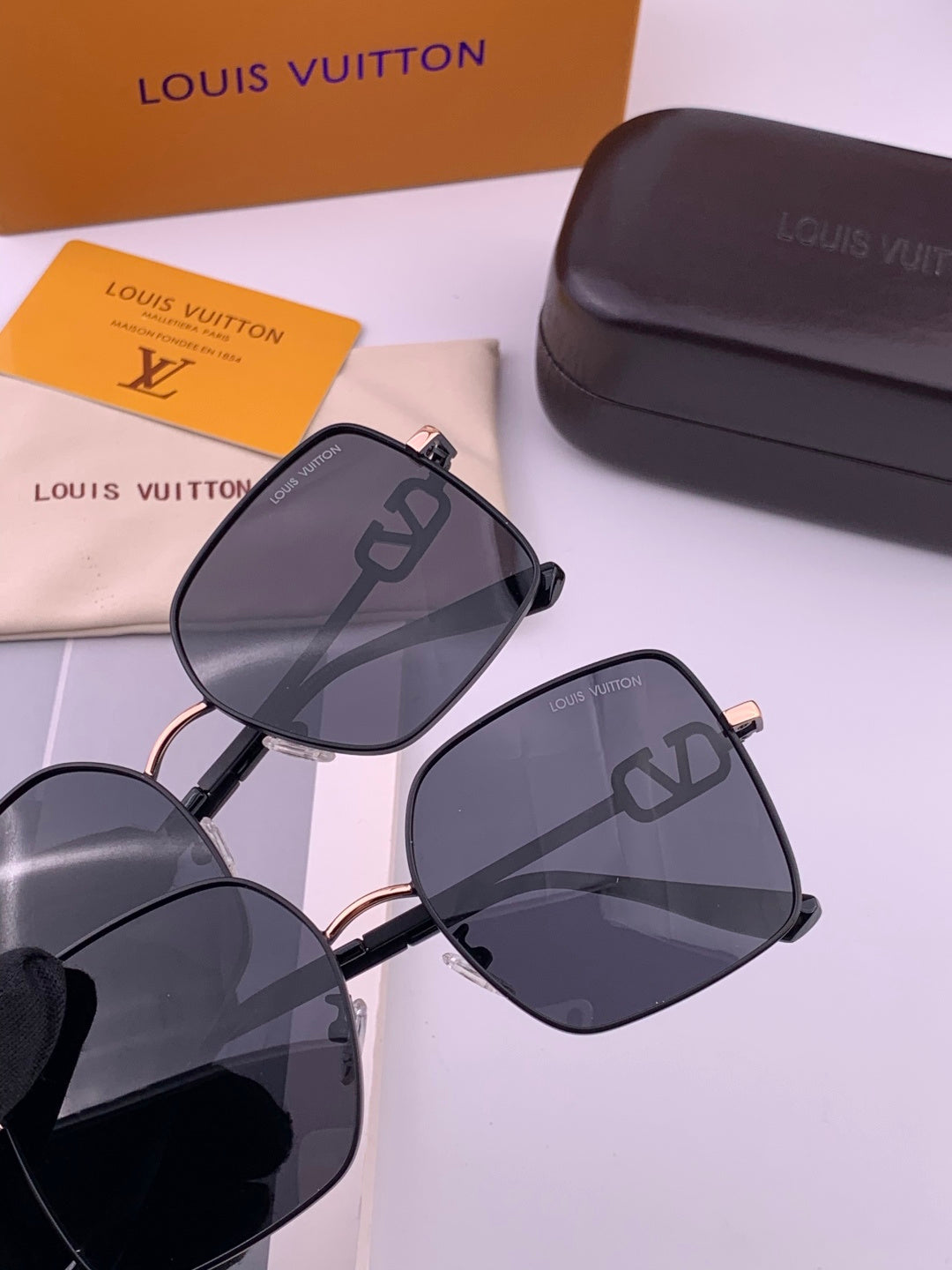 Louis Vuitton L6375 Polarized Square Gold Lens Sunglasses for Men & Women - detail image 4